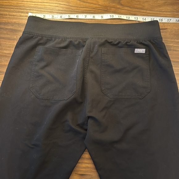 FIGS scrubs ￼ - Picture 3 of 9